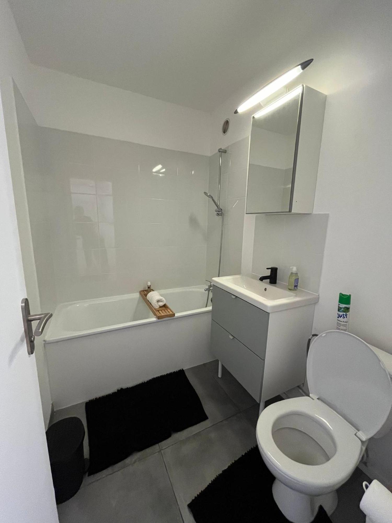 Le Montreuillois ! Parking Prive Et Metro A Proximite Apartment Exterior foto